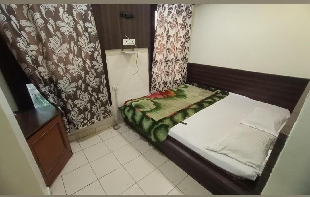Hotel Paradise Stays Pachmarhī Buitenkant foto