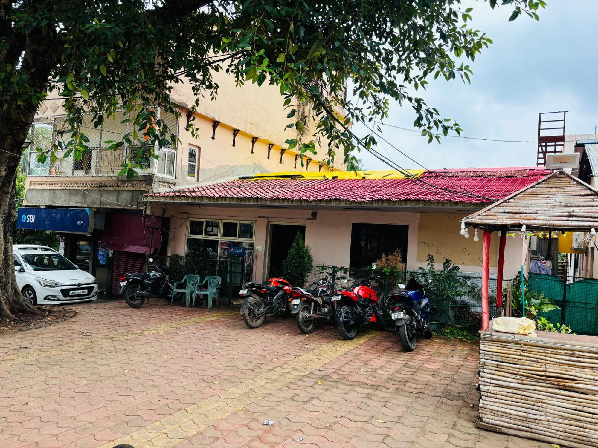 Hotel Paradise Stays Pachmarhī Buitenkant foto